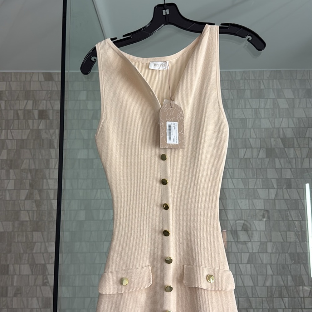 Meshki 	
Sawyer Sleeveless Buttoned Maxi Dress -